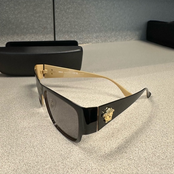 NEW VERSACE VE2262 1433/87 UNISEX MOD 2262 SUNGLASSES - Picture 3 of 9